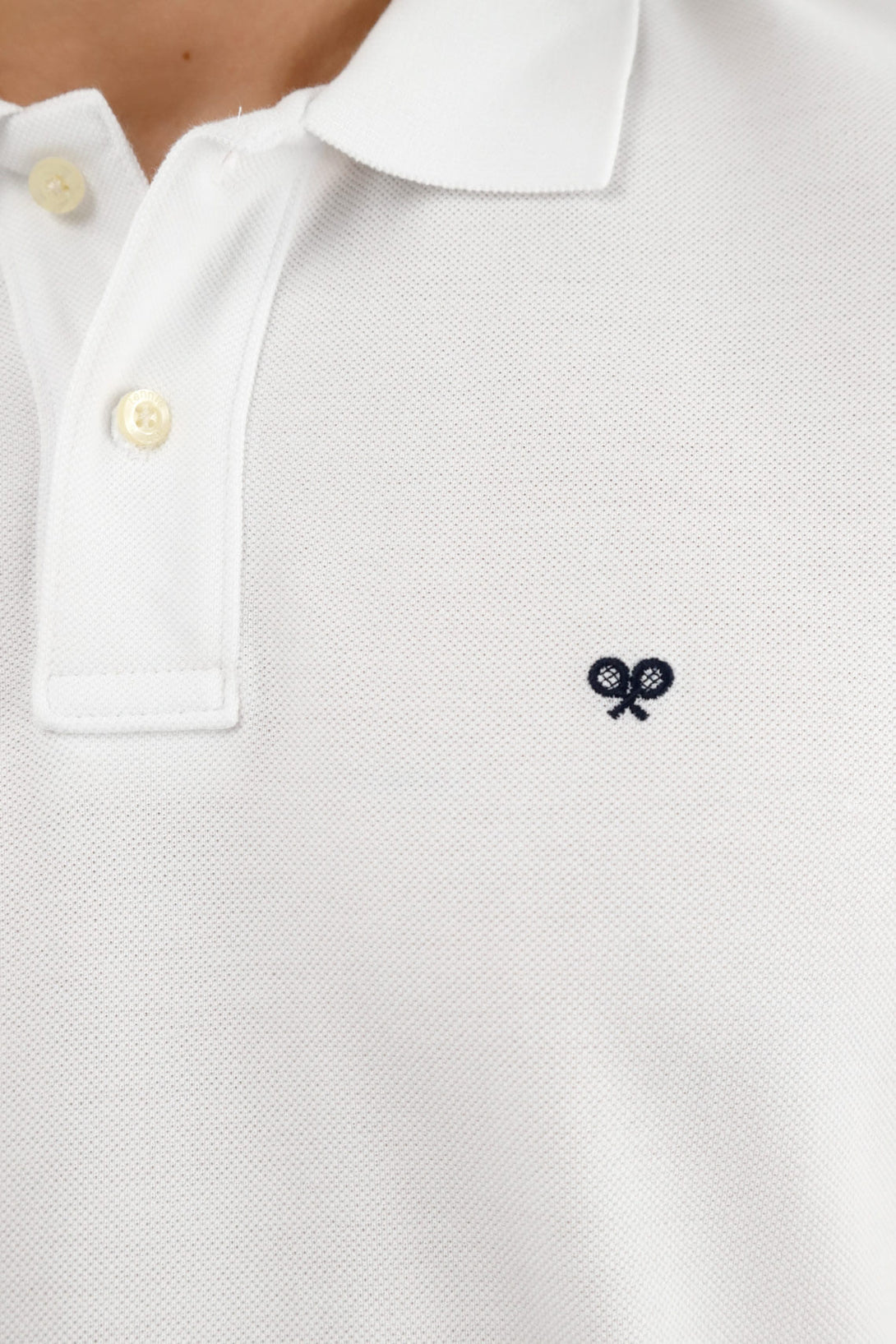 Polo blanca con raqueta multicolor para hombre
