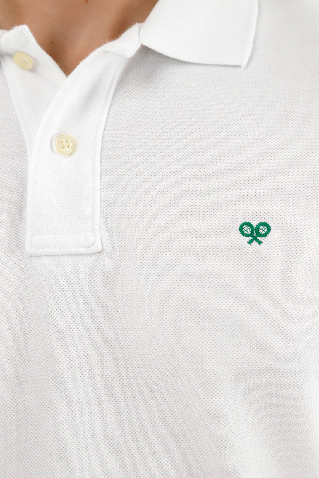 Polo blanca con raqueta multicolor para hombre