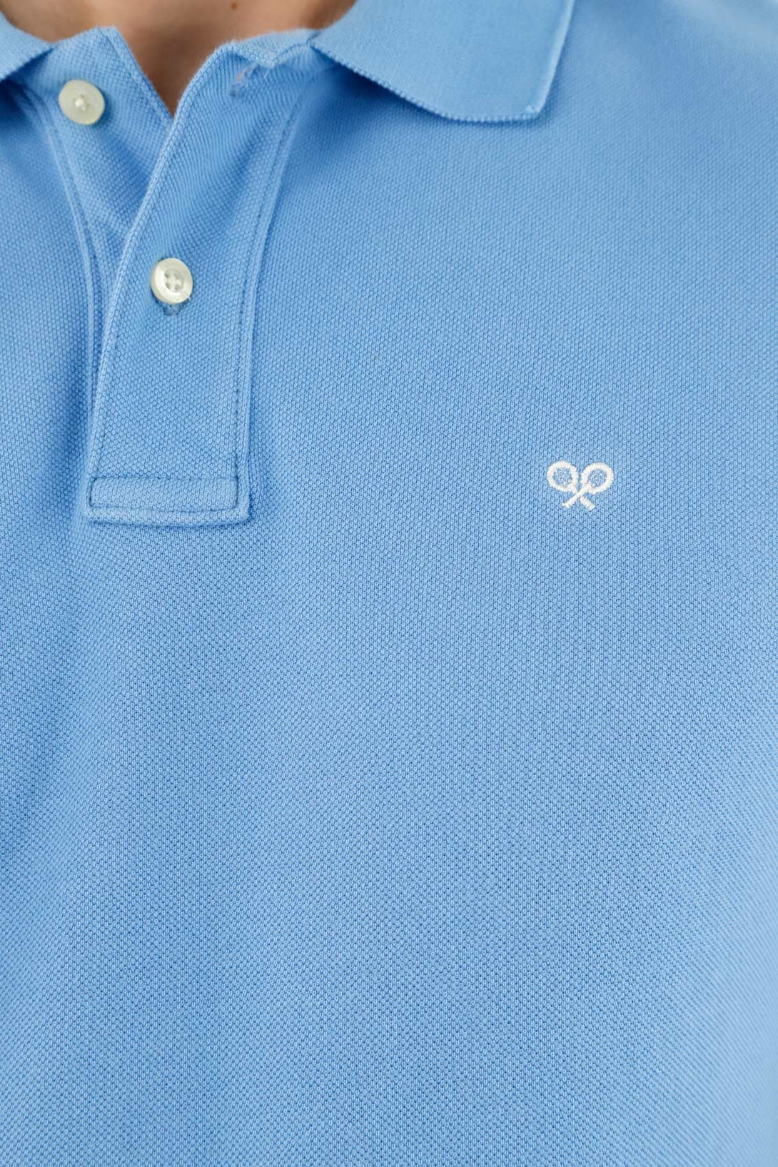 Polo azul con raqueta multicolor para hombre
