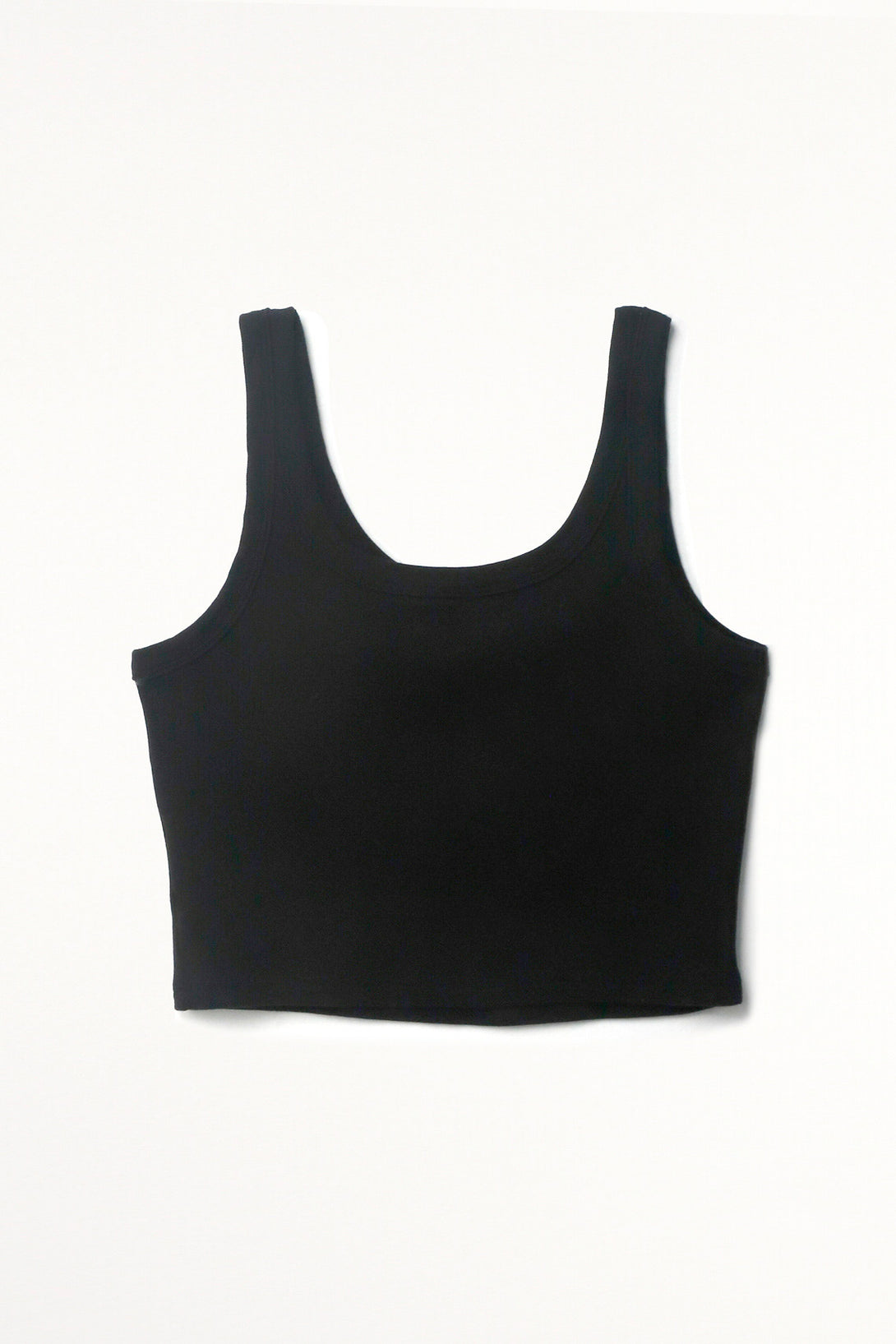 Camiseta crop en rib negra para mujer