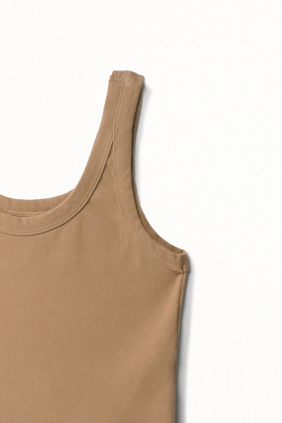 Camiseta crop en rib crudo para mujer