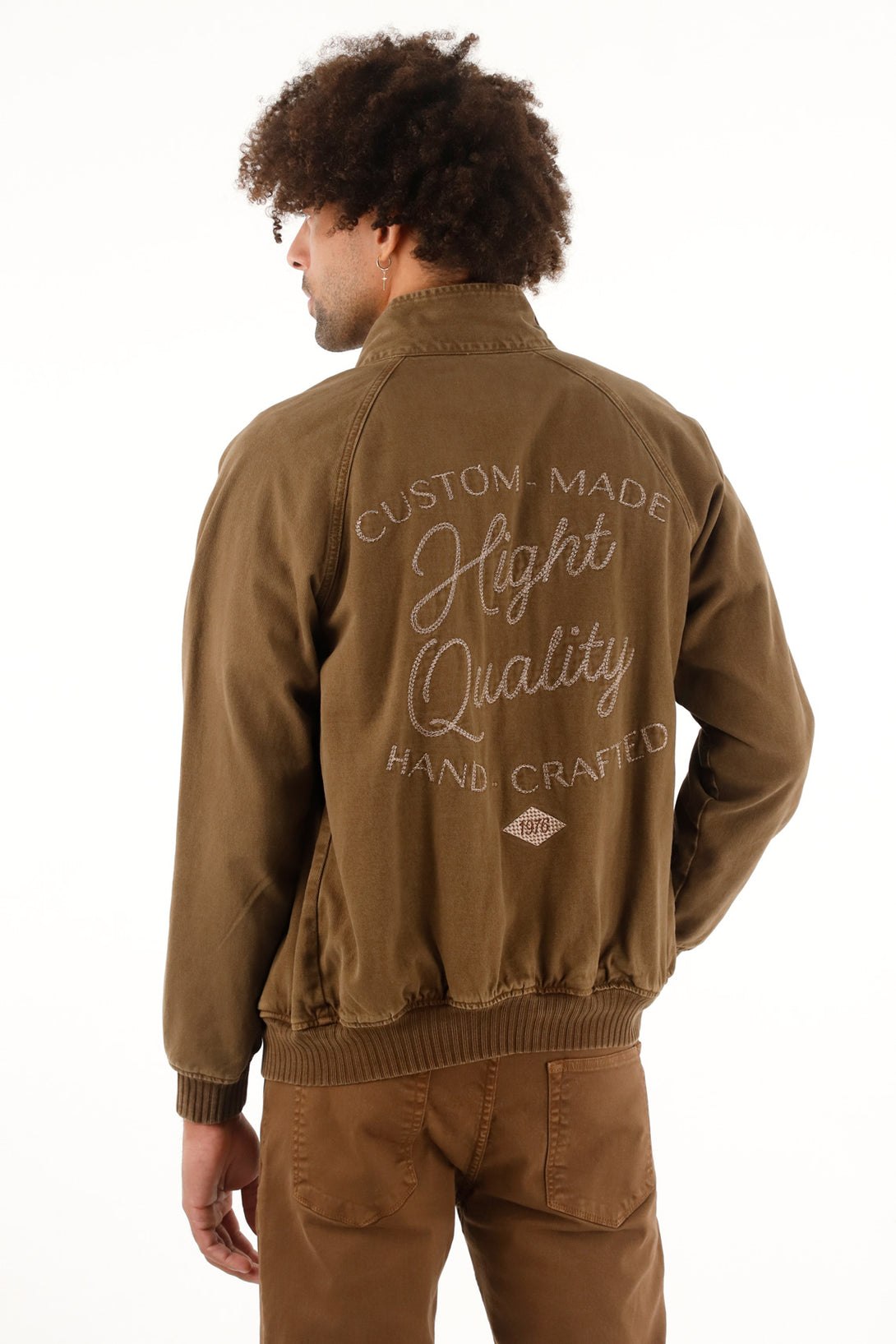 Chaqueta café tipo Bomber para hombre