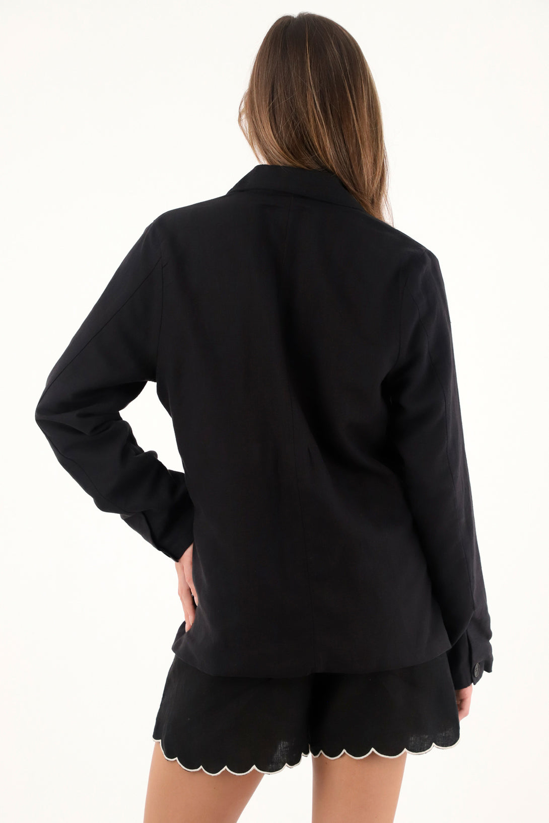 Blazer negro con bordados para mujer