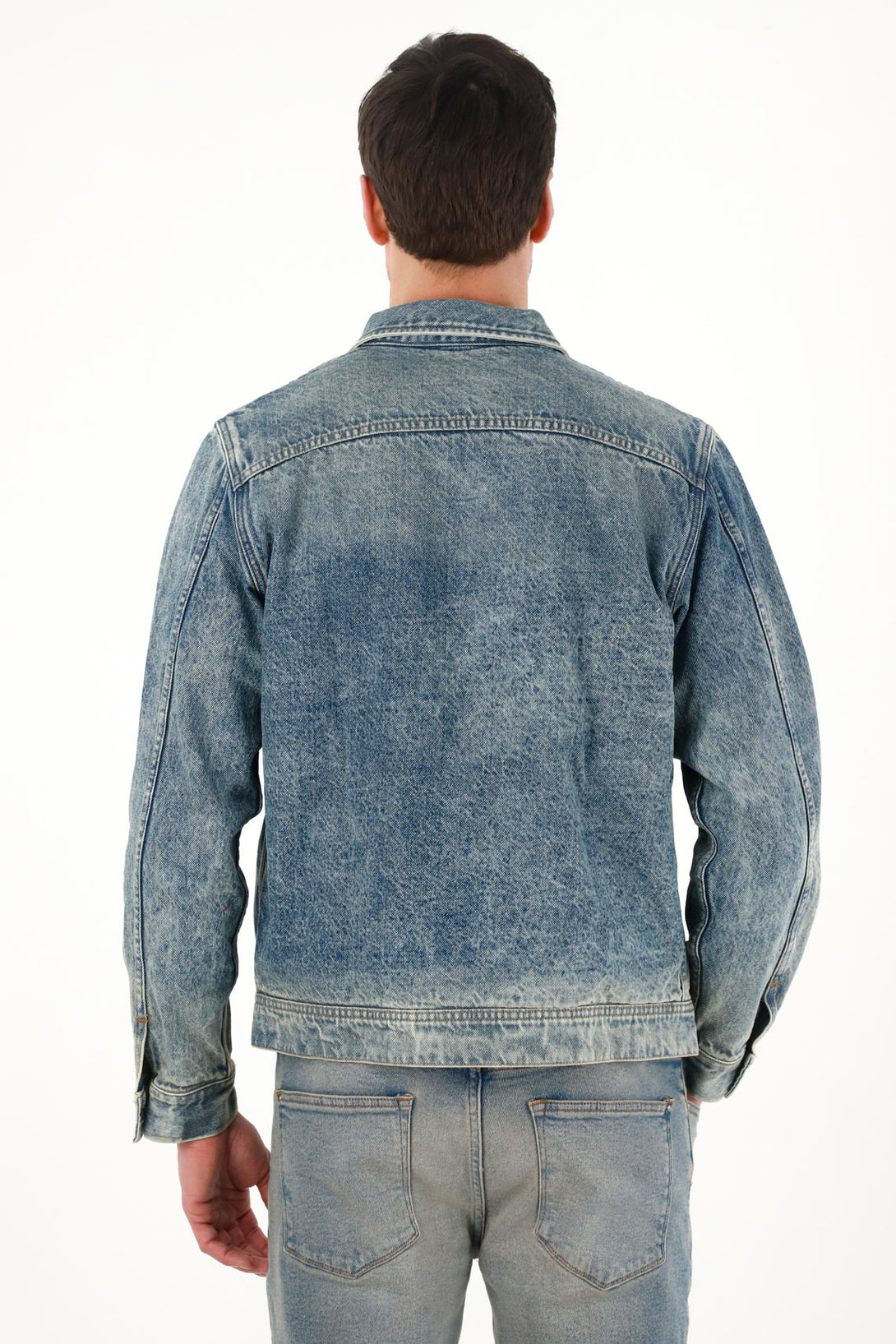 Chaqueta en denim con bolsillos de tapa para hombre