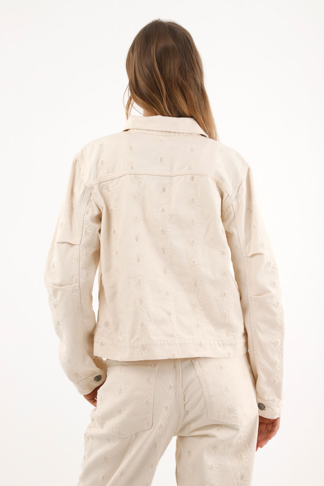 Chaqueta con detalles bordados a tono crudo para mujer
