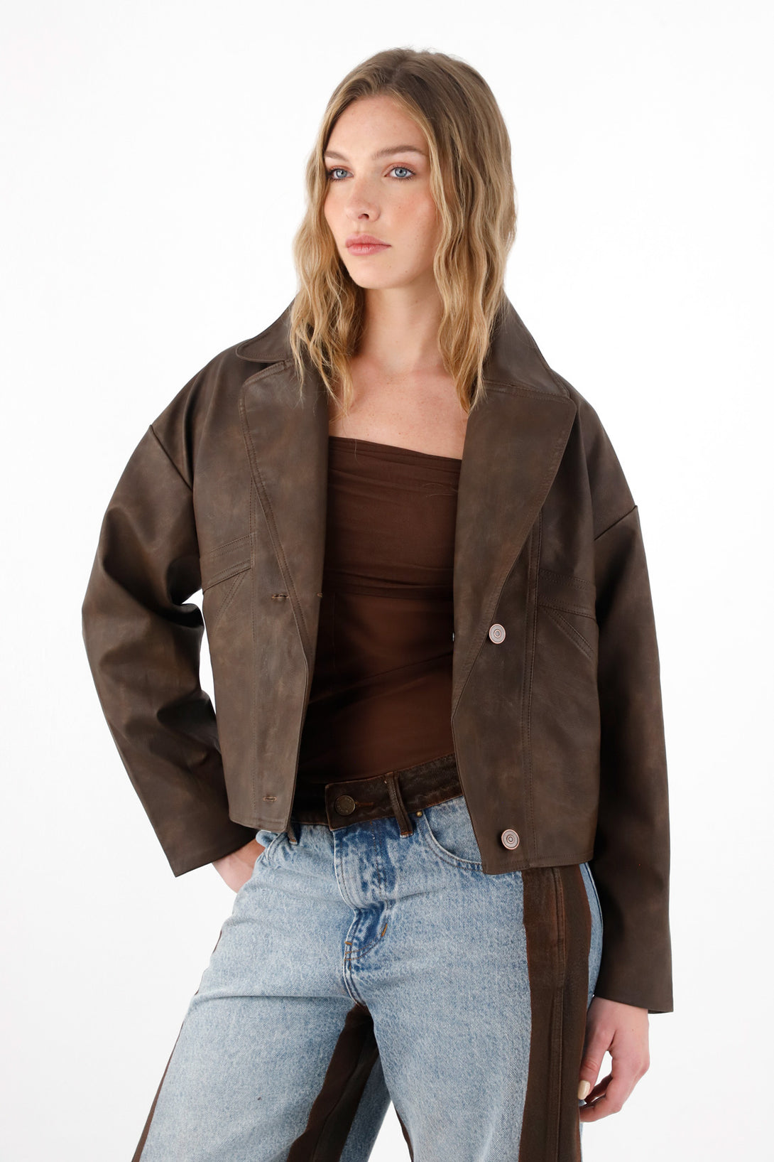 Chaqueta con efecto cuero café para mujer