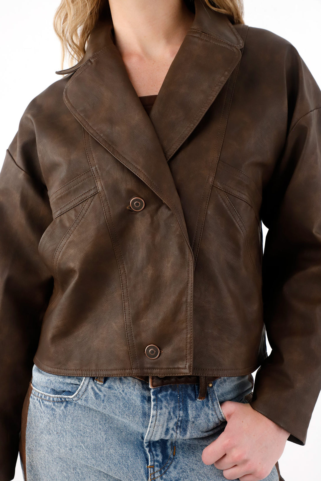 Chaqueta con efecto cuero café para mujer