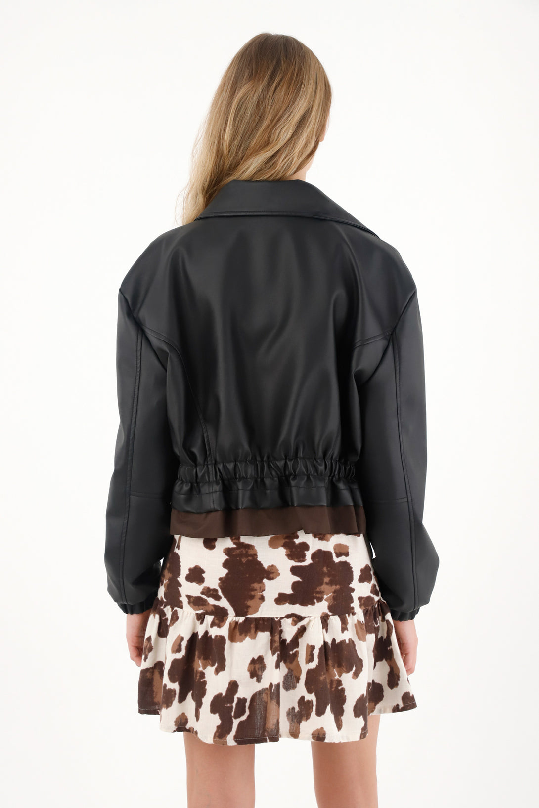 Chaqueta corta con efecto cuero negra para mujer