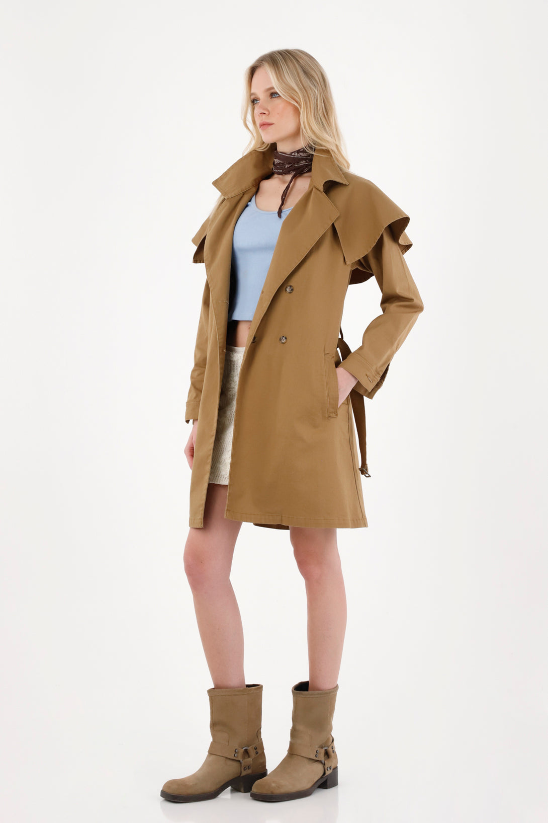Abrigo tipo Trench café para mujer
