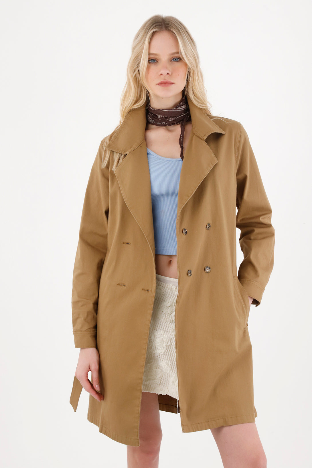Abrigo tipo Trench café para mujer