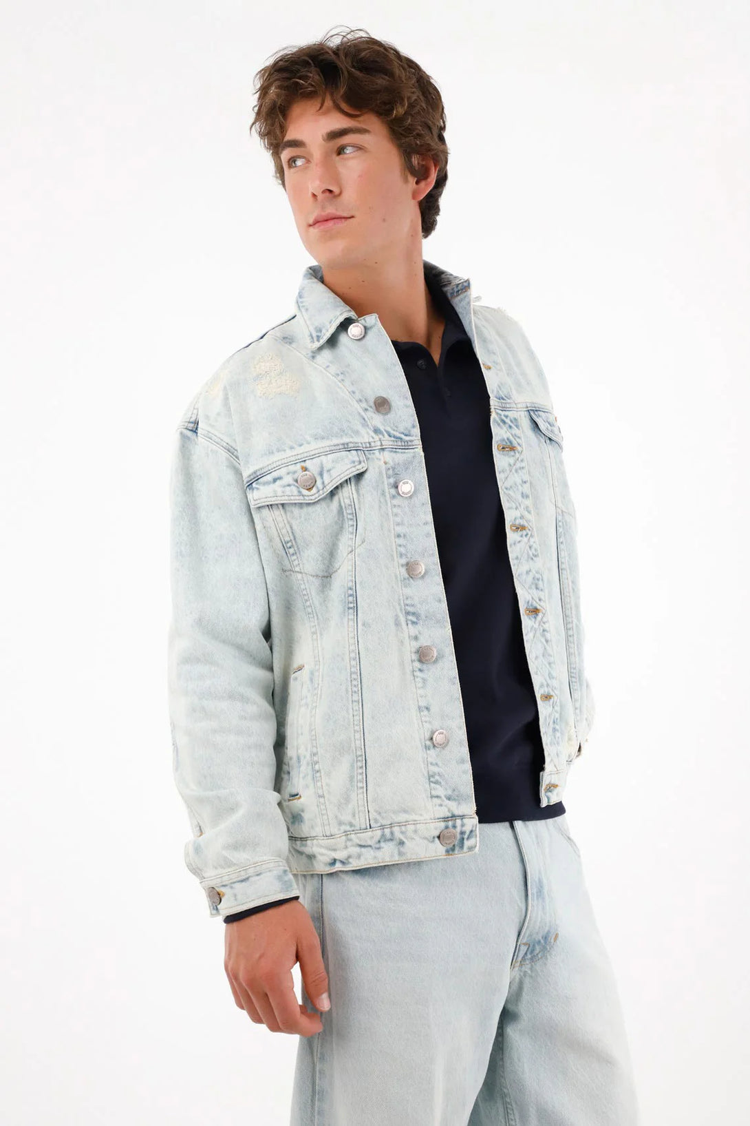 Chaqueta tipo Trucker con rotos azul para hombre