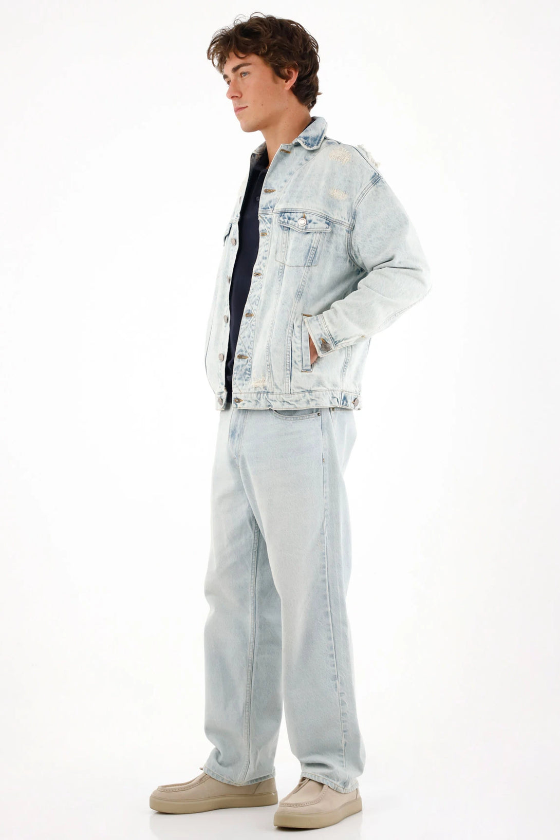 Chaqueta tipo Trucker con rotos azul para hombre