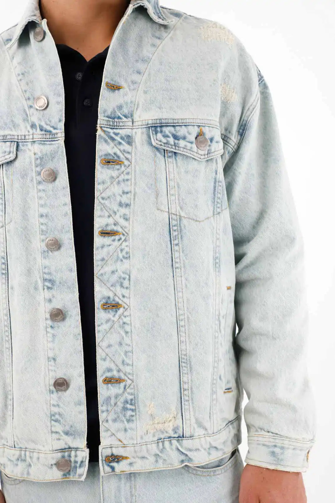 Chaqueta tipo Trucker con rotos azul para hombre
