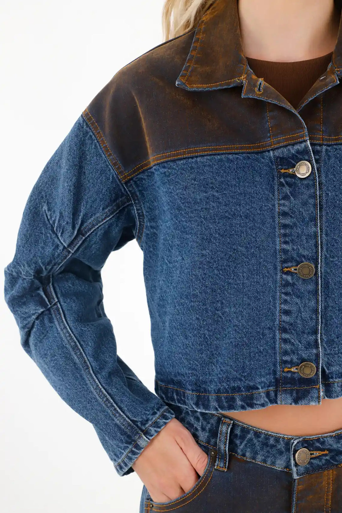 Chaqueta crop con tela en contraste para mujer