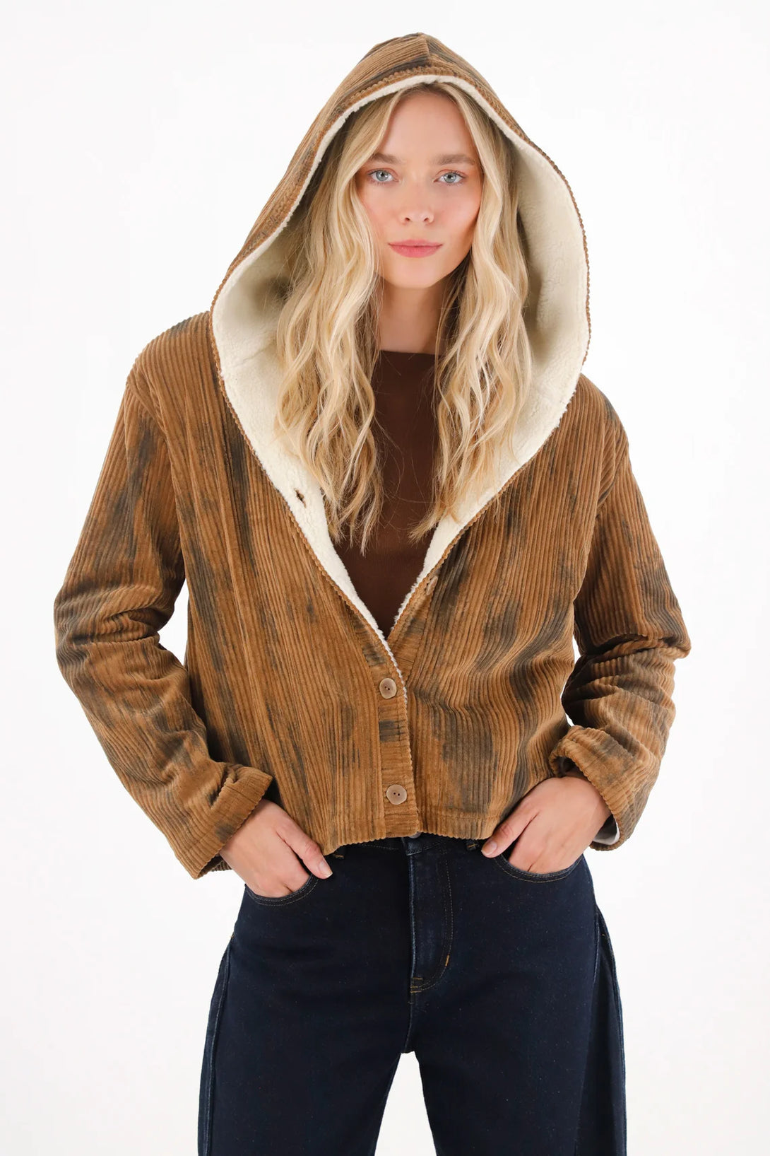 Chaqueta en corduroy café para mujer