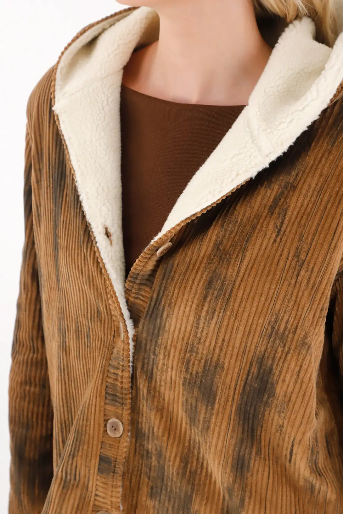 Chaqueta en corduroy café para mujer