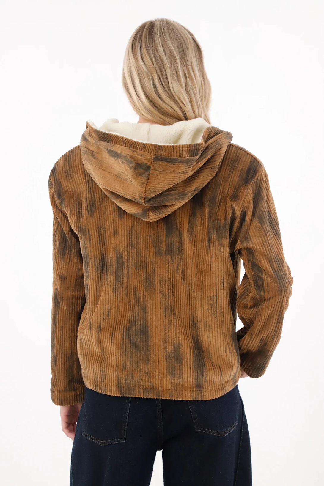 Chaqueta en corduroy café para mujer