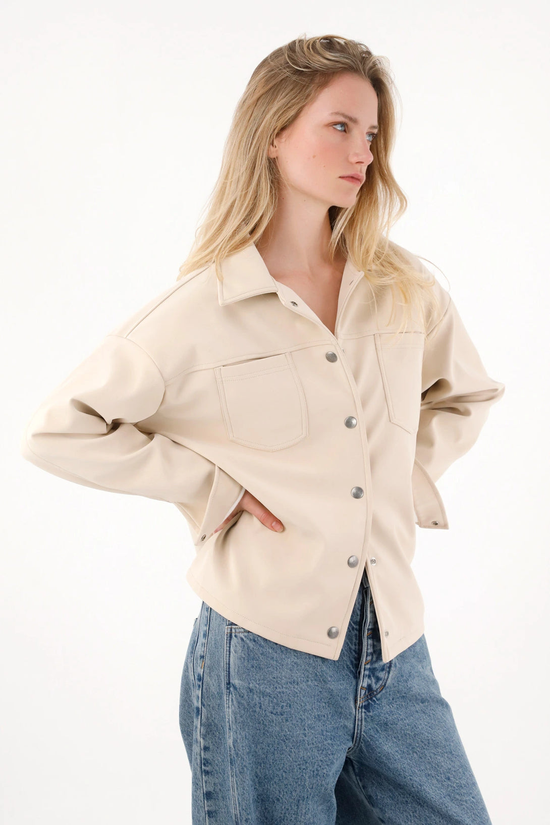 Chaqueta en cuero sintético crudo para mujer