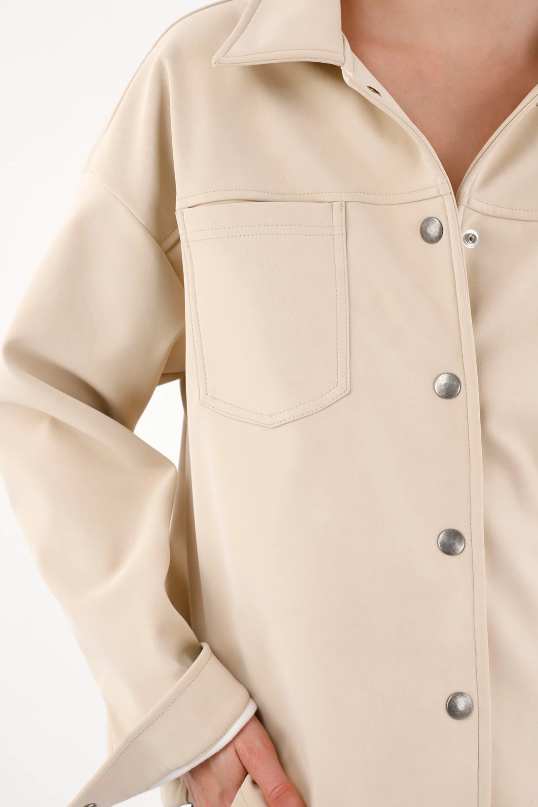 Chaqueta en cuero sintético crudo para mujer