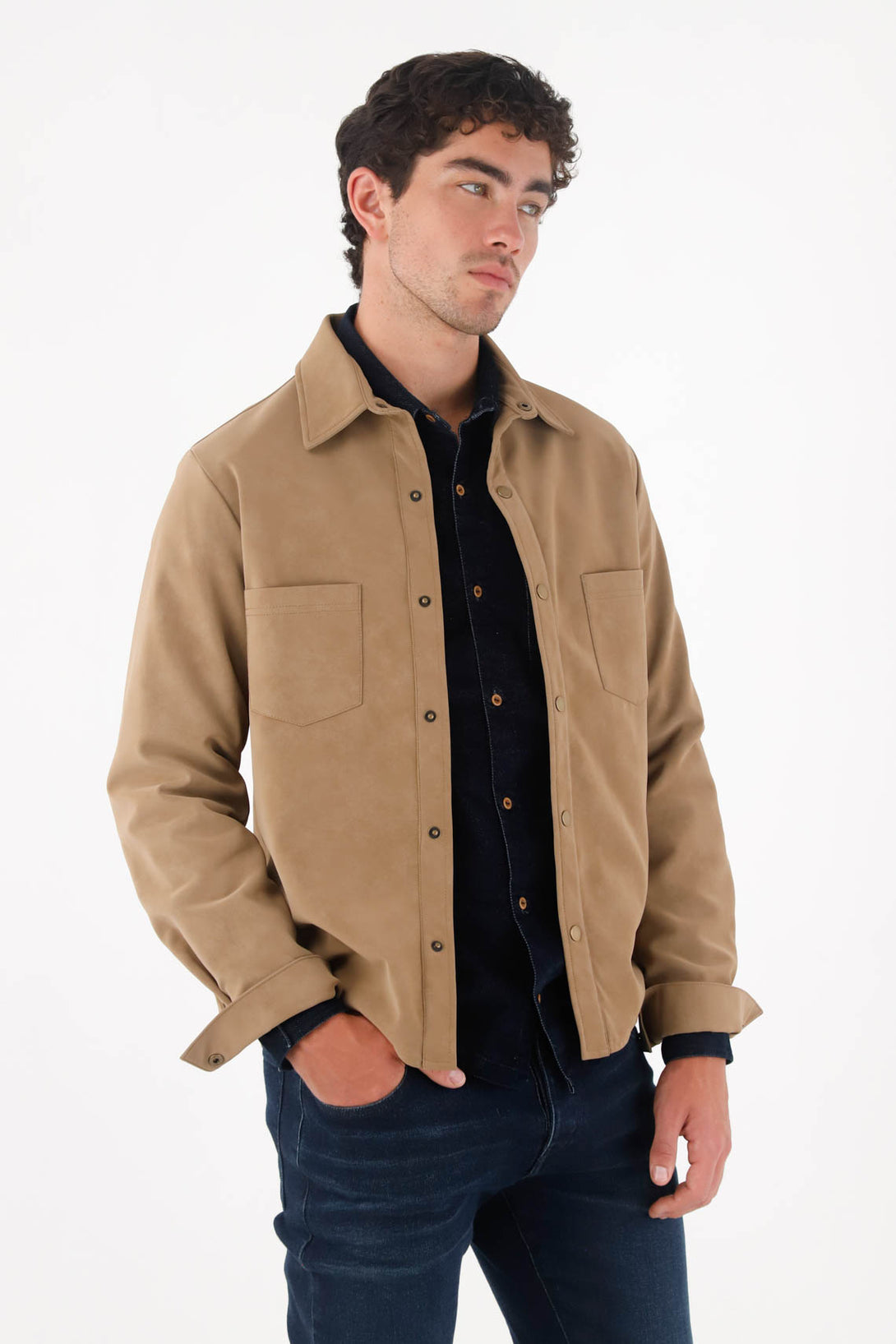 Chaqueta tipo camisa de textura suave café para hombre