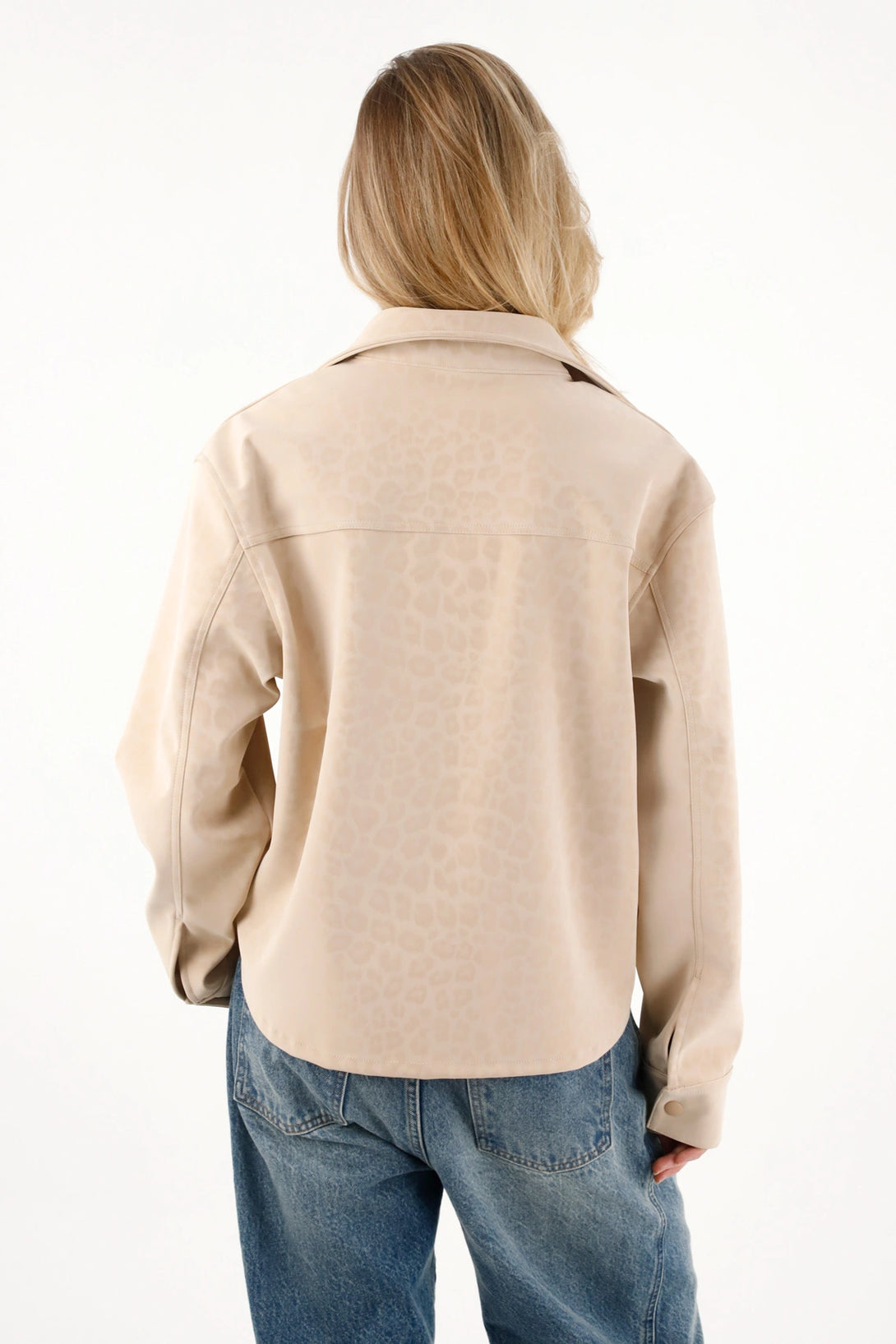 Chaqueta con detalles de animal print crudo para mujer