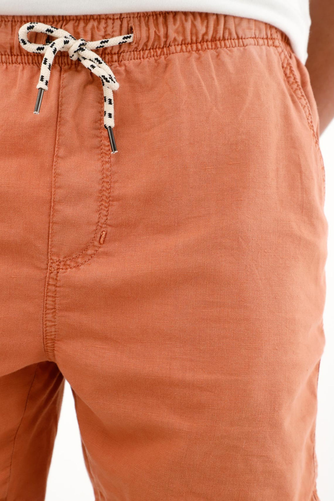 Bermuda regular fit con pretina elástica naranja para hombre