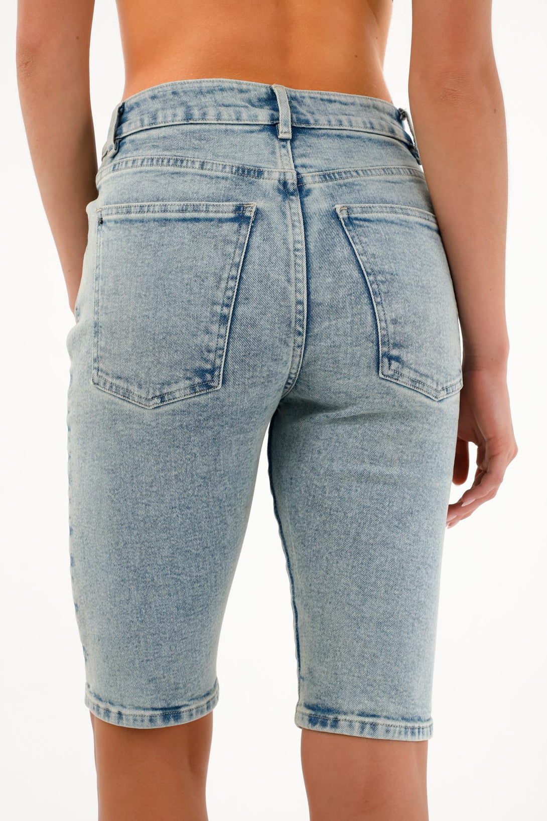 Bermuda midi en denim para mujer