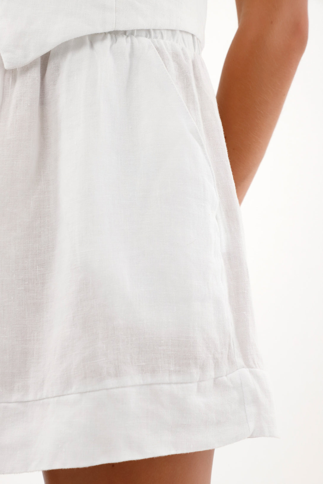 Women's 100% linen white shorts