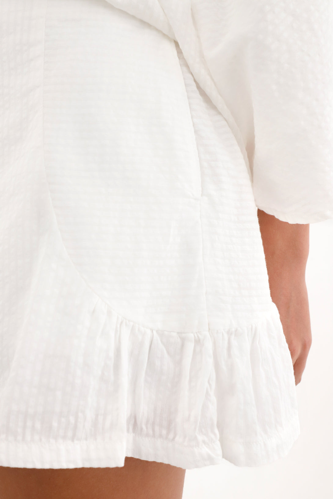 Short de tela con textura crudo para mujer