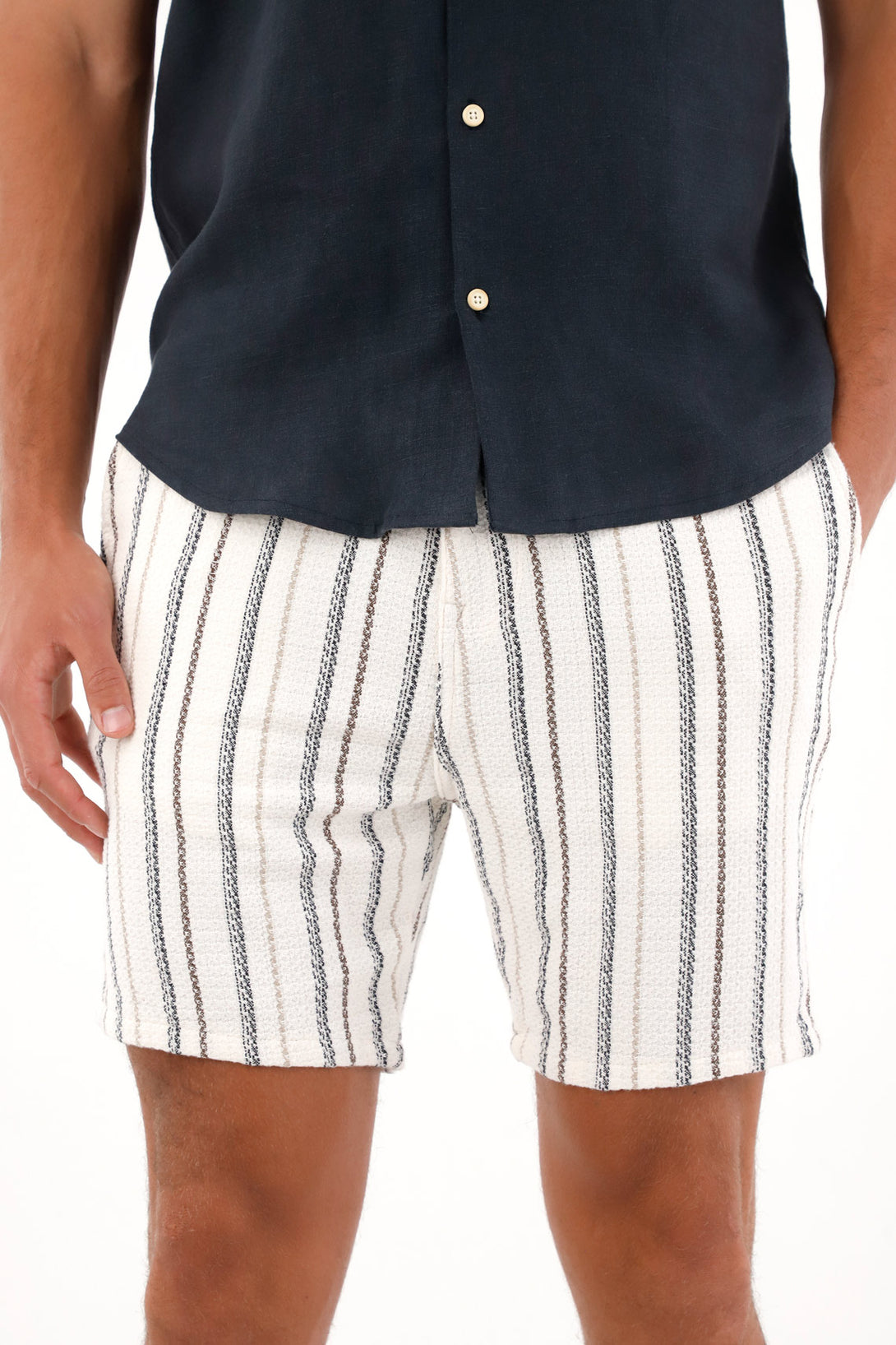 Bermuda con diseño a rayas para hombre