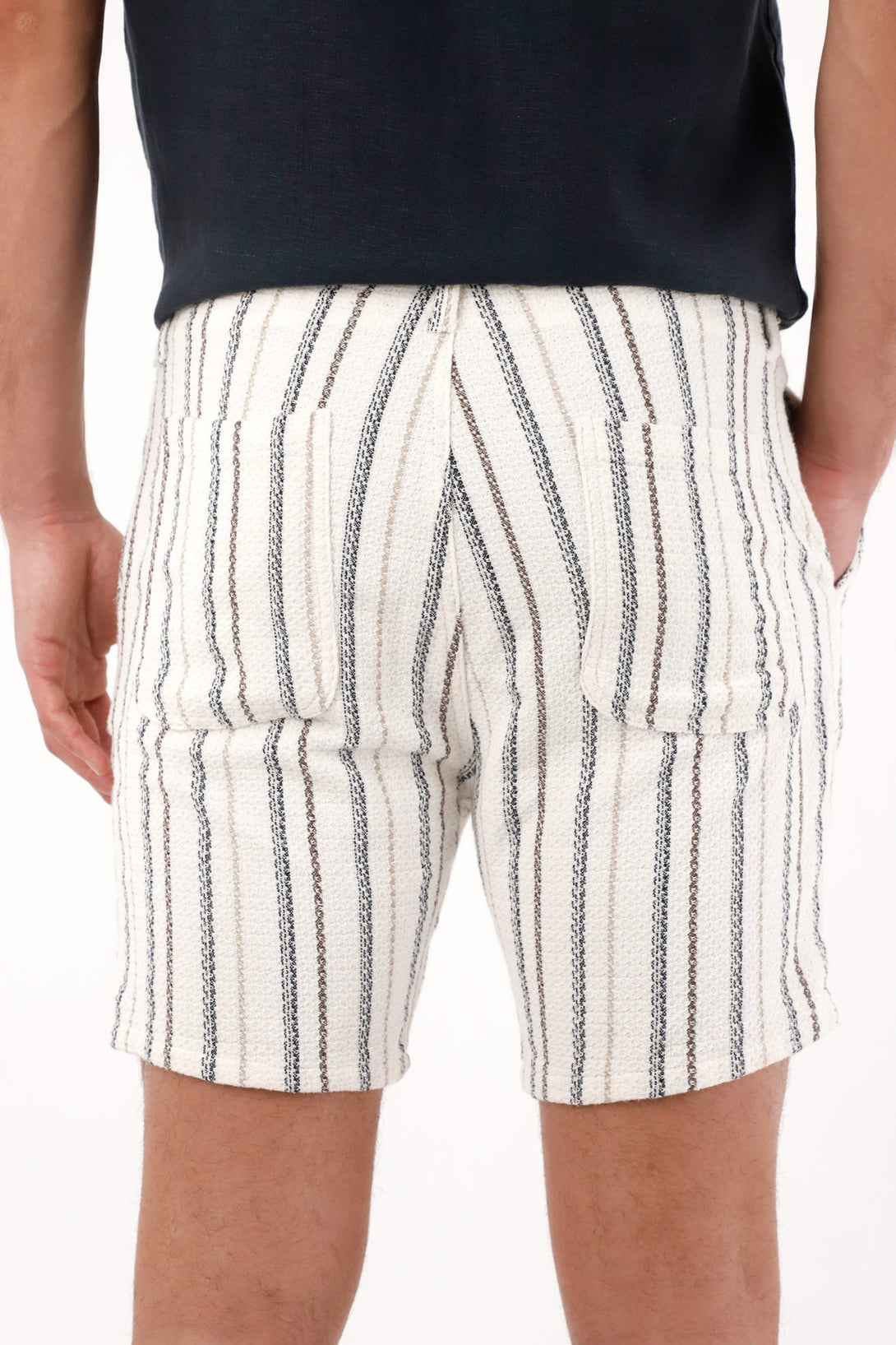 Bermuda con diseño a rayas para hombre