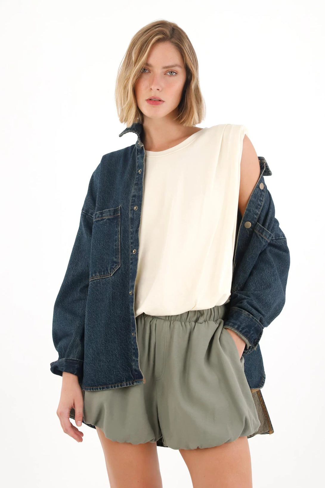 Short con diseño englobado verde para mujer