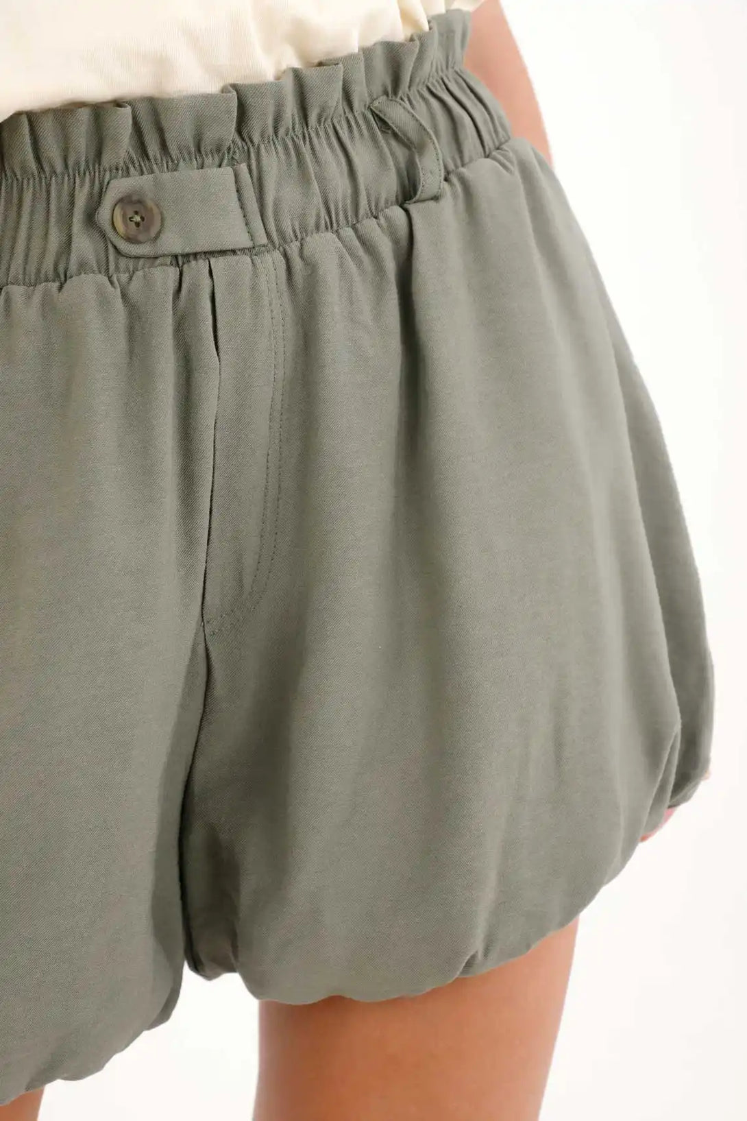 Short con diseño englobado verde para mujer