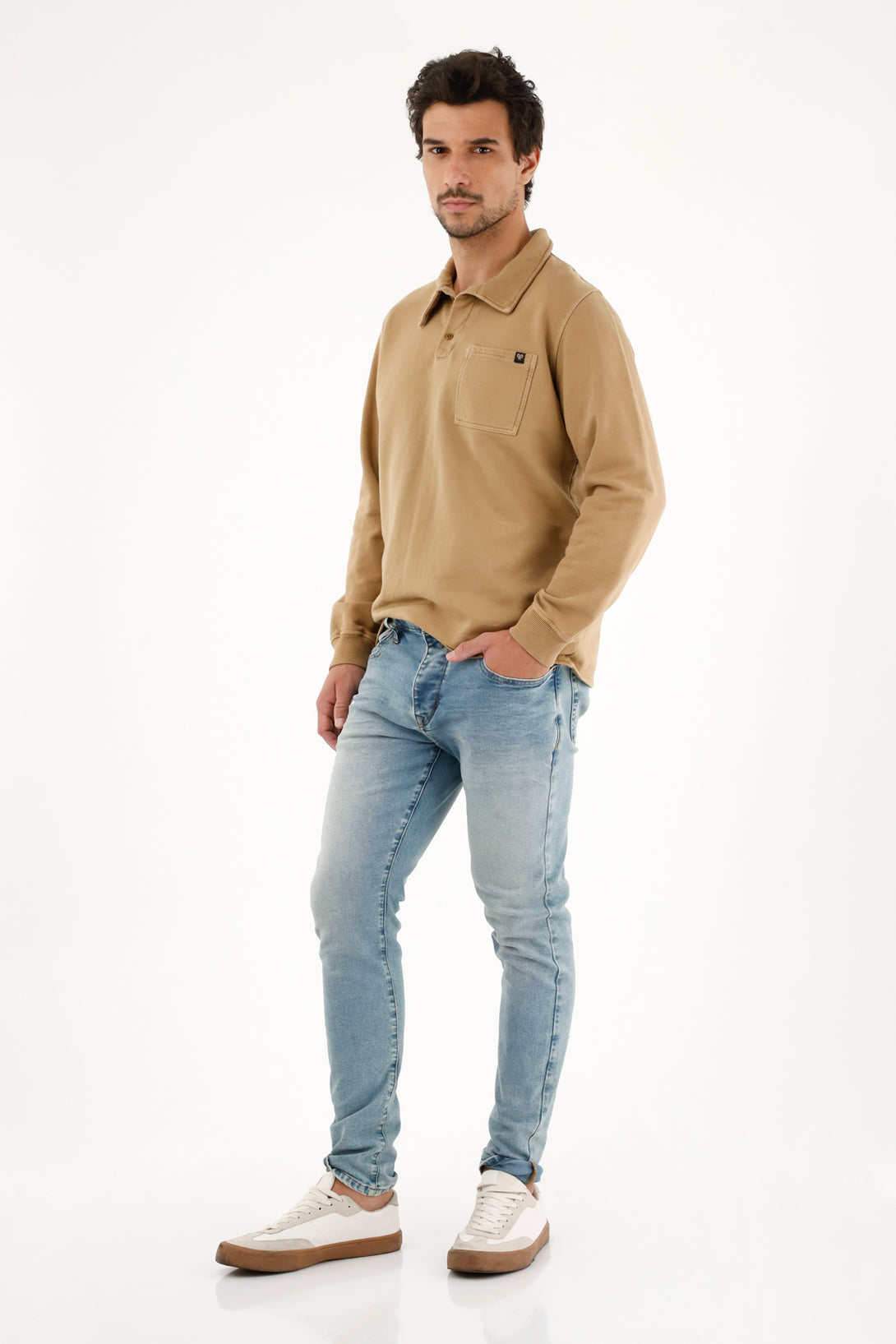 Men's pullover hoodie with patch pocket