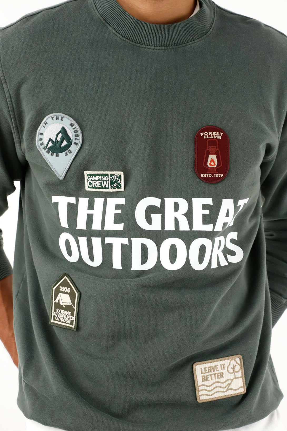 Men's green sweatshirt with front embroidery.