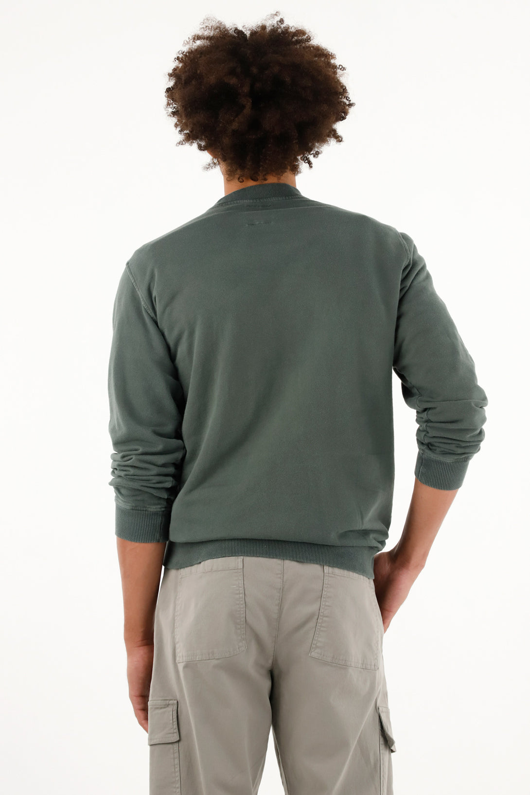 Men's green sweatshirt with front embroidery.