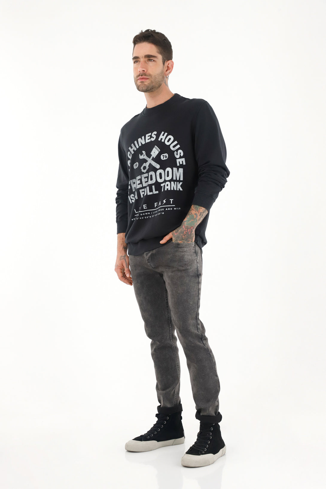 Buzo negro estampado para hombre