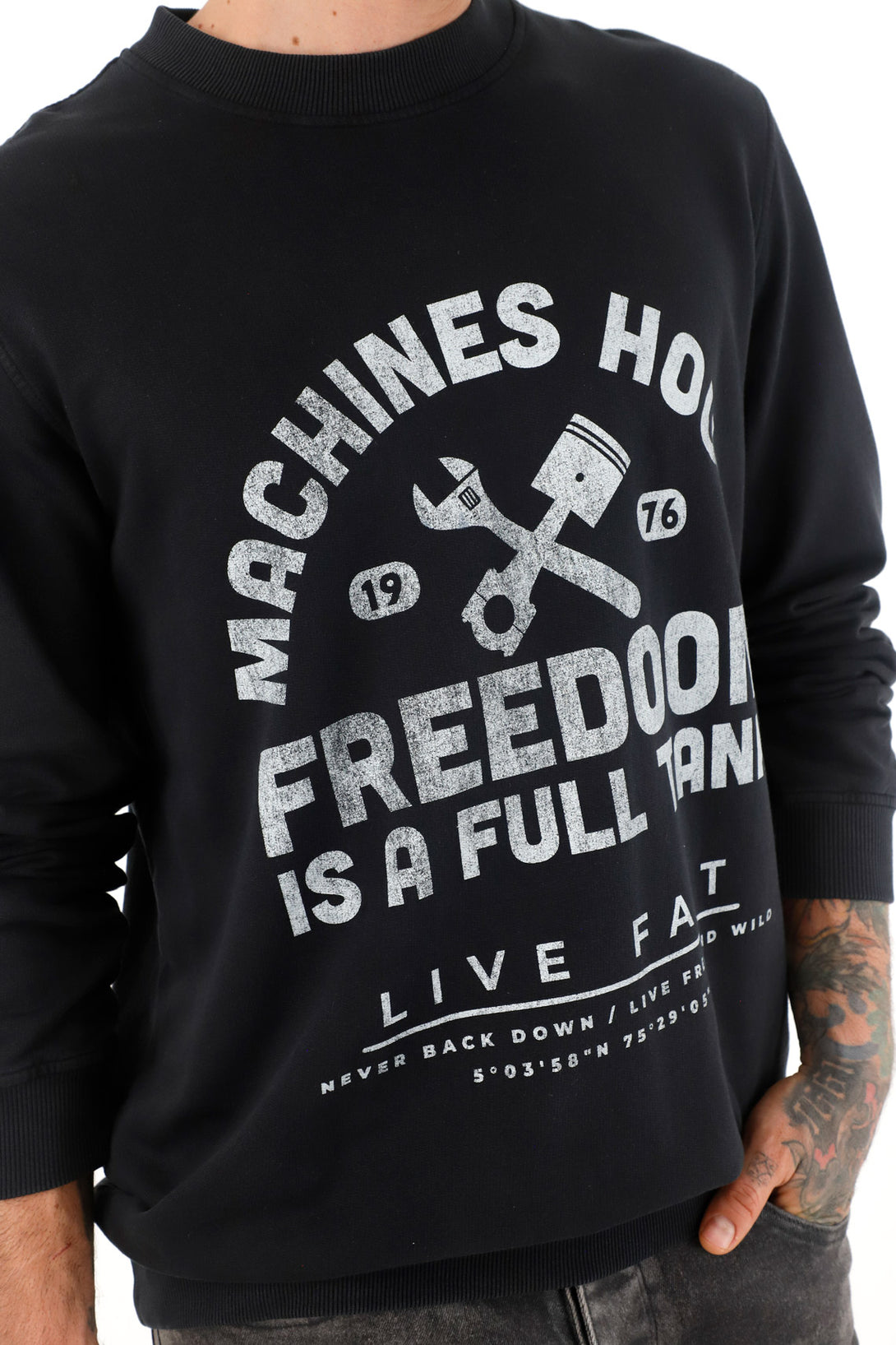 Buzo negro estampado para hombre