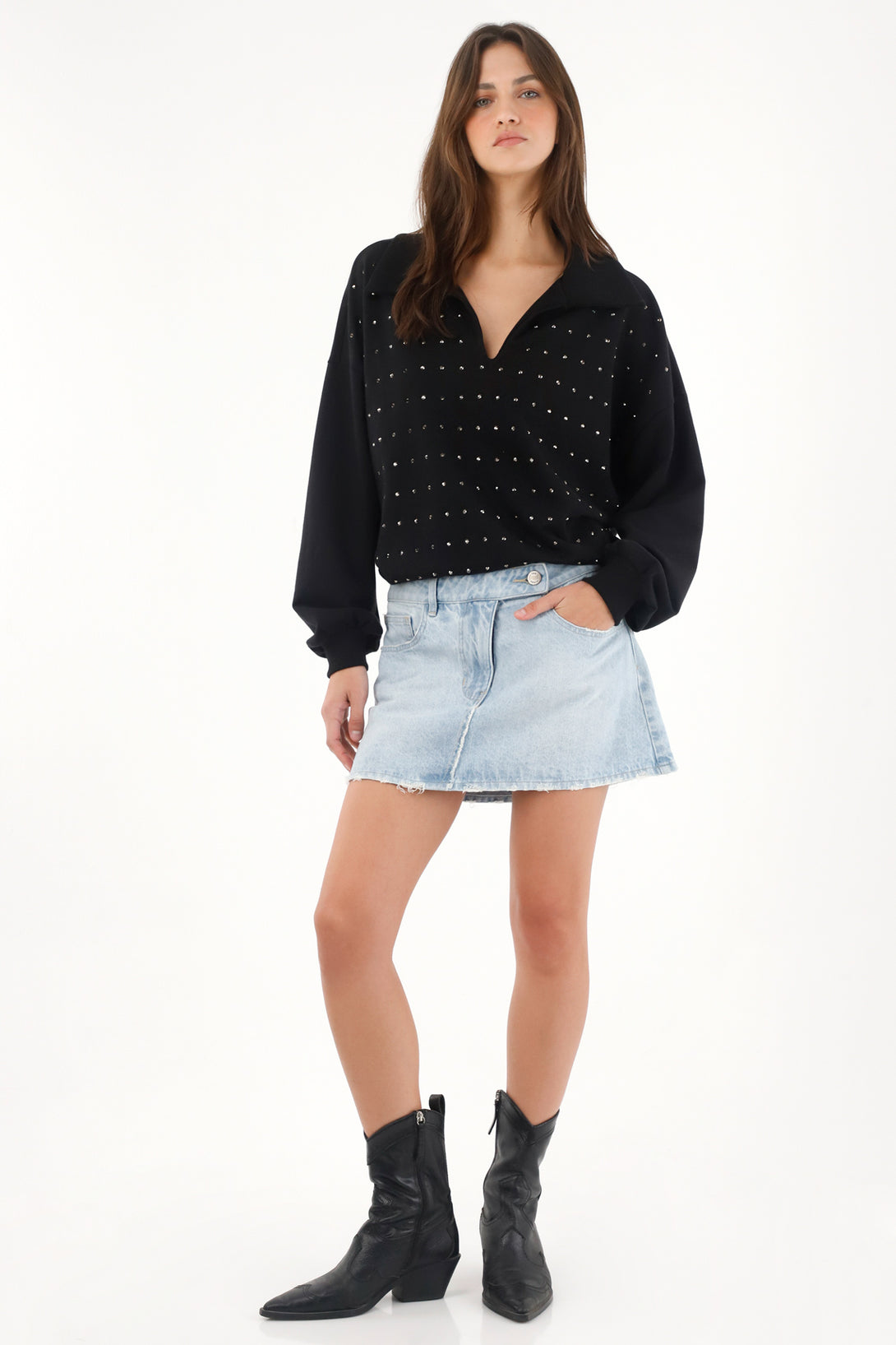Buzo en burda con aplique brillantes negro para mujer