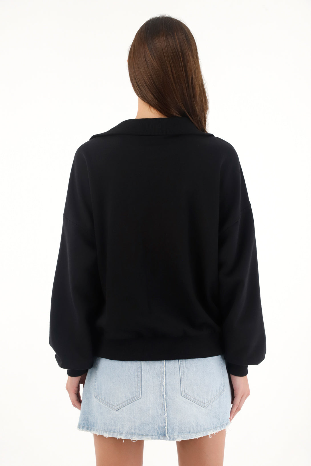 Buzo en burda con aplique brillantes negro para mujer