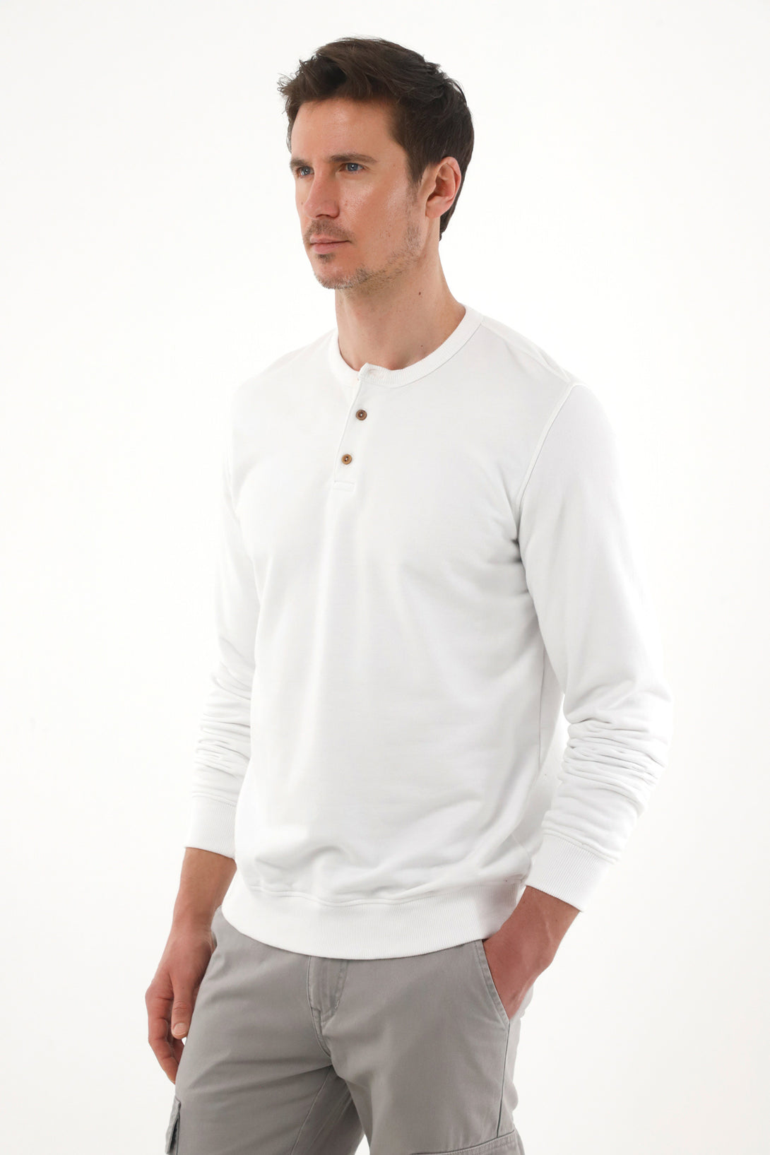 Buzo de cuello redondo con perilla blanco para hombre