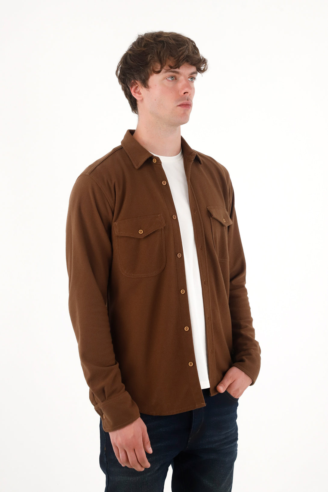 Buzo tipo camisa café para hombre