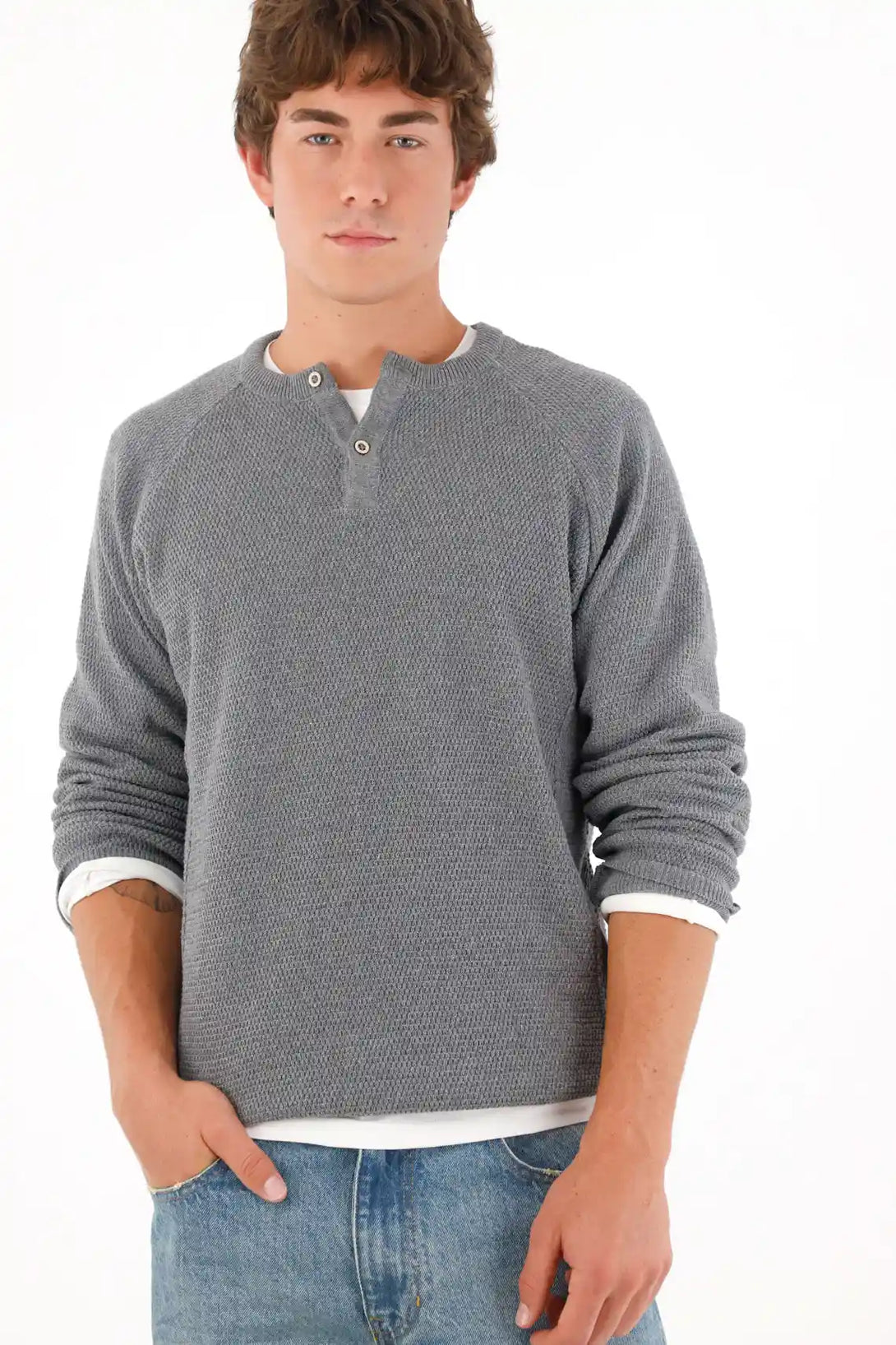 Buzo con capucha gris para hombre