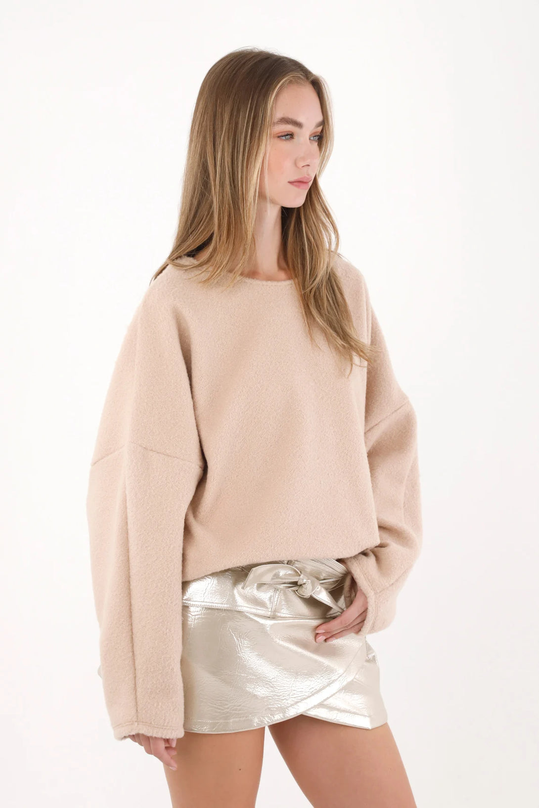 Buzo con manga amplia café para mujer