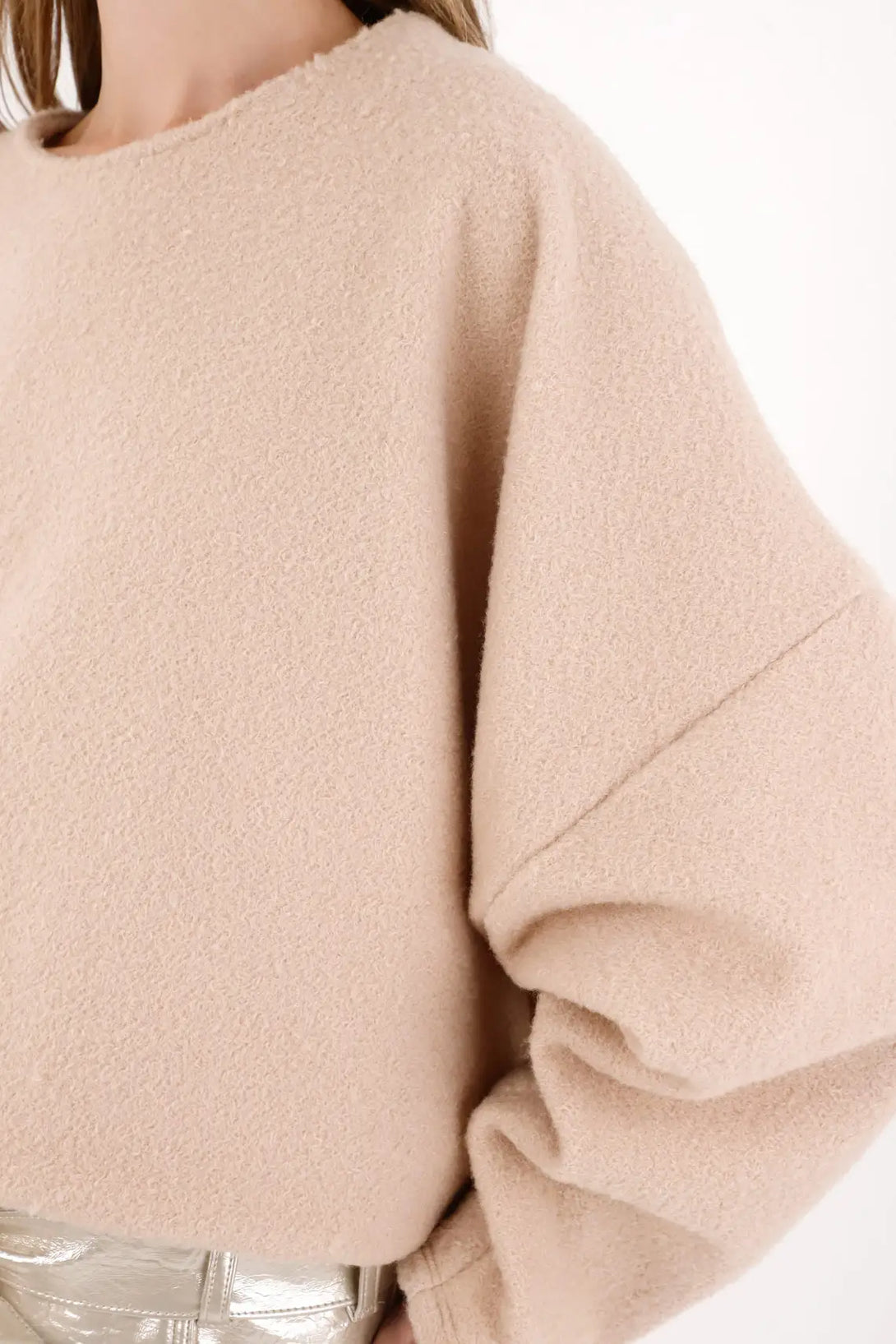 Buzo con manga amplia café para mujer