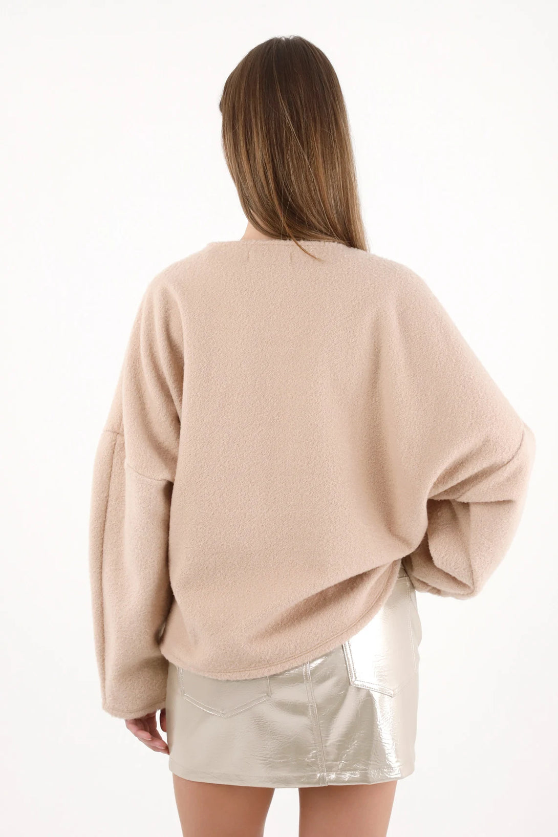 Buzo con manga amplia café para mujer