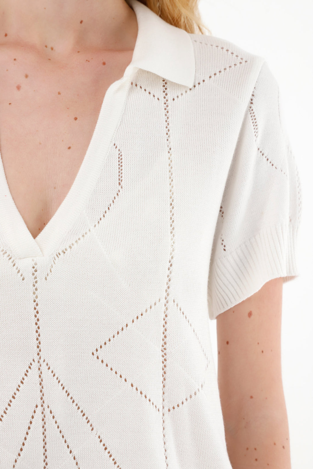Camisa tejida crudo con escote en V para mujer