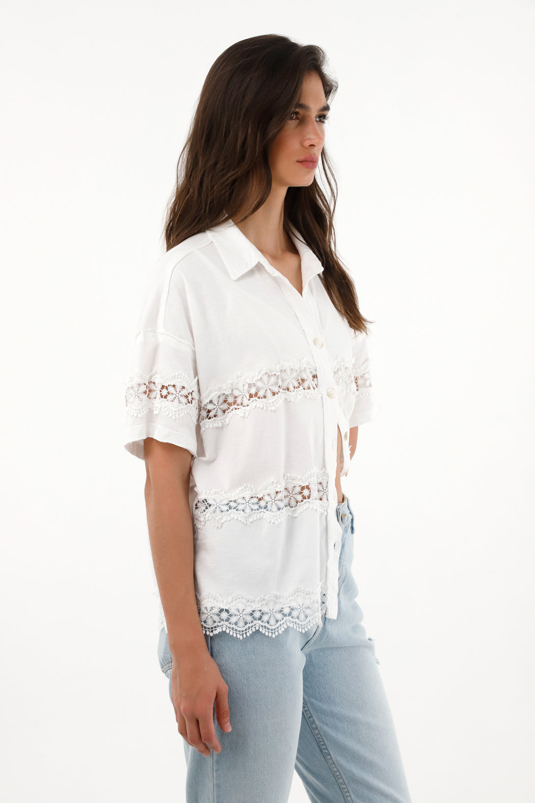 Camisa manga corta con cortes decorativos para mujer