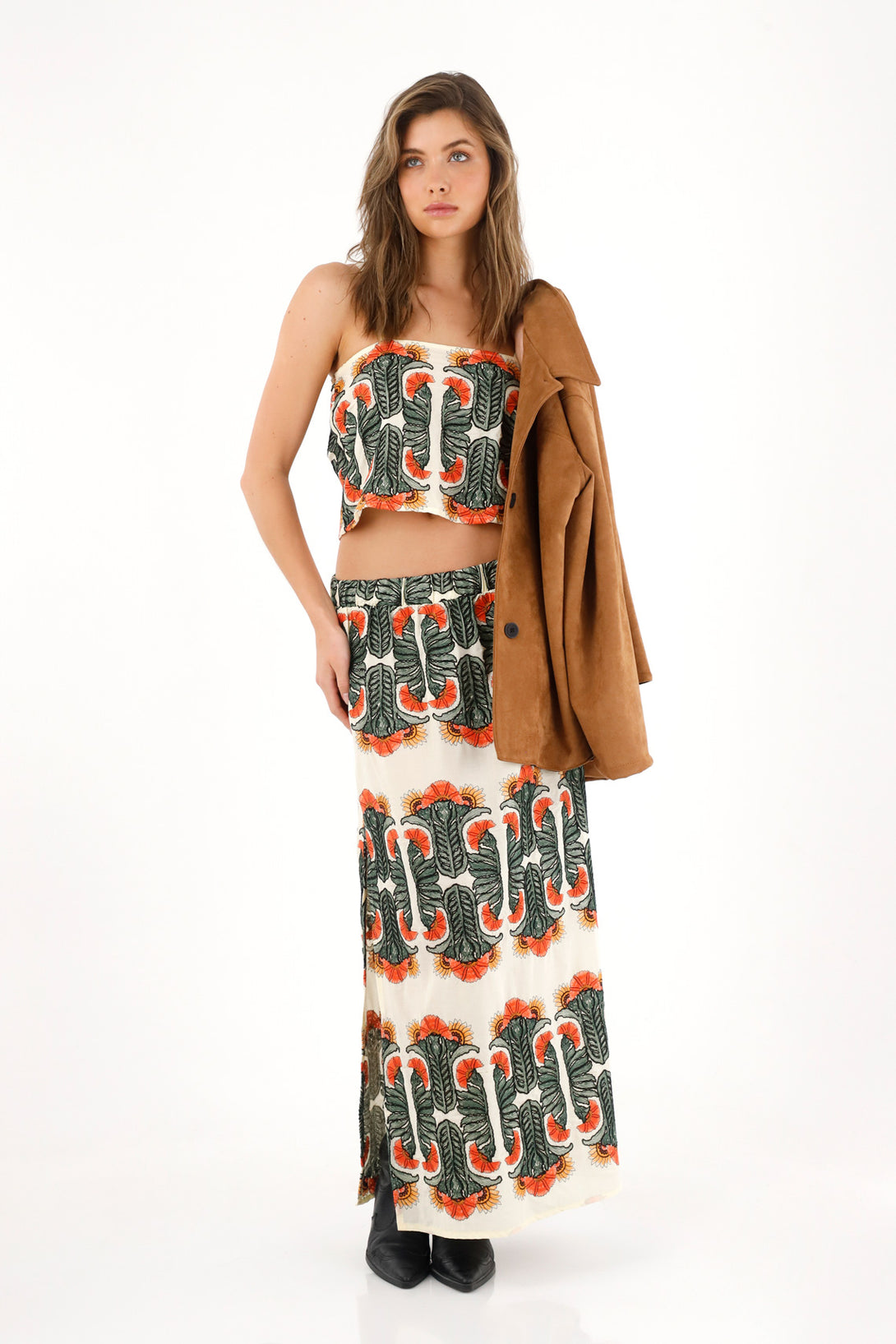 Camisa corta en tela bordada para mujer