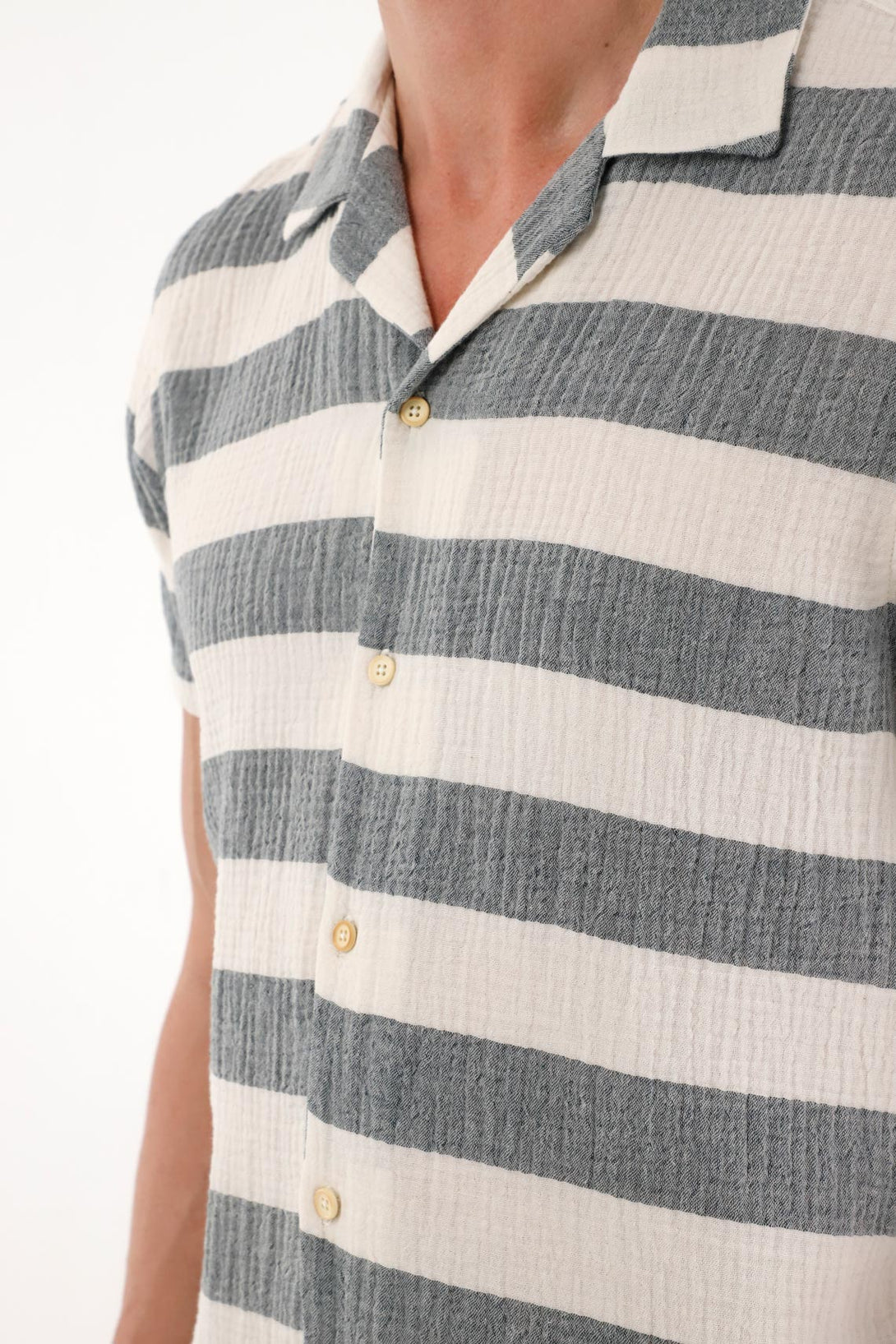 Camisa tipo bowling a rayas para hombre